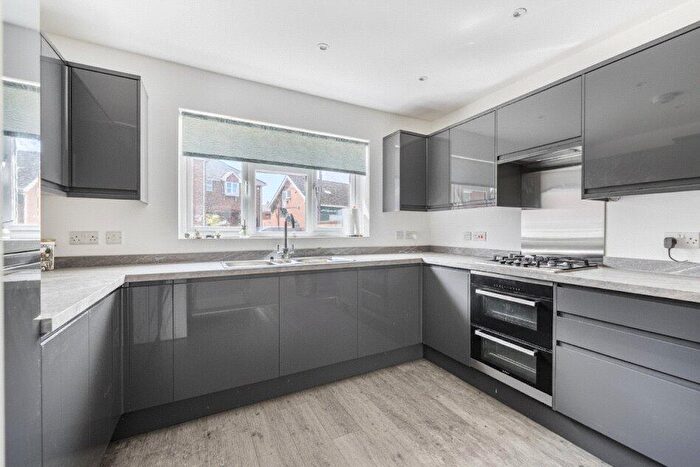 3 Bedroom Detached House For Sale In West End Road, Mortimer Common, Reading, Berkshire, RG7