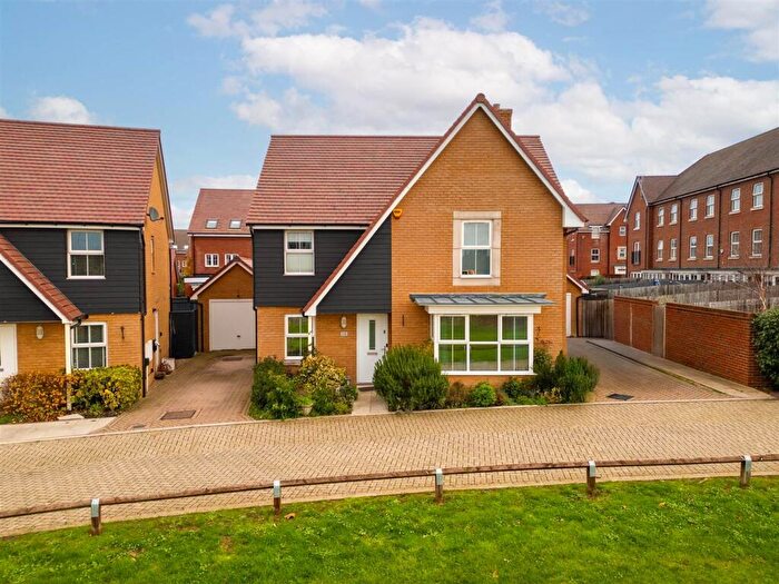 4 Bedroom Detached House For Sale In Bobby Road, Broughton, HP22