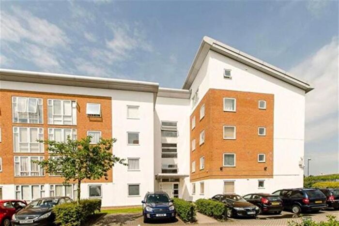 3 Bedroom Flat To Rent In Felixstowe Court, London, E16