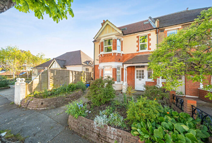 6 Bedroom Semi Detached House For Sale In Blenheim Gardens, Wallington, SM6