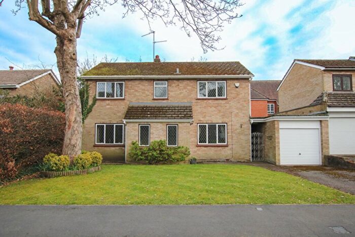 4 Bedroom Detached House For Sale In Clare Avenue, Wokingham, RG40