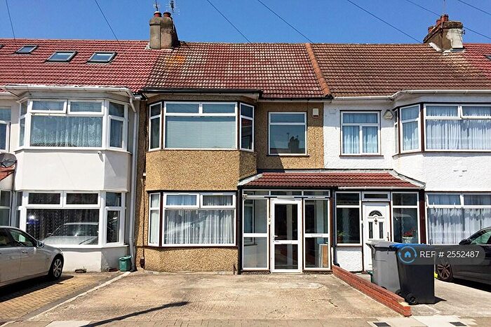 2 Bedroom Flat To Rent In Kingsbury, London, NW9