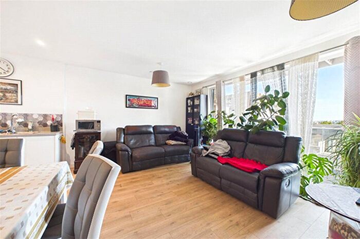 3 Bedroom Apartment For Sale In Chamberlain Court, Ironworks Way, London, E13