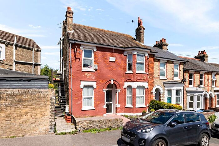 3 Bedroom Maisonette For Sale In Church Road, Elms Vale, Dover, CT17