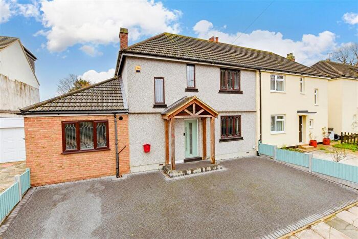 3 Bedroom Semi Detached House For Sale In Park Lane, Hornchurch, Essex, RM11