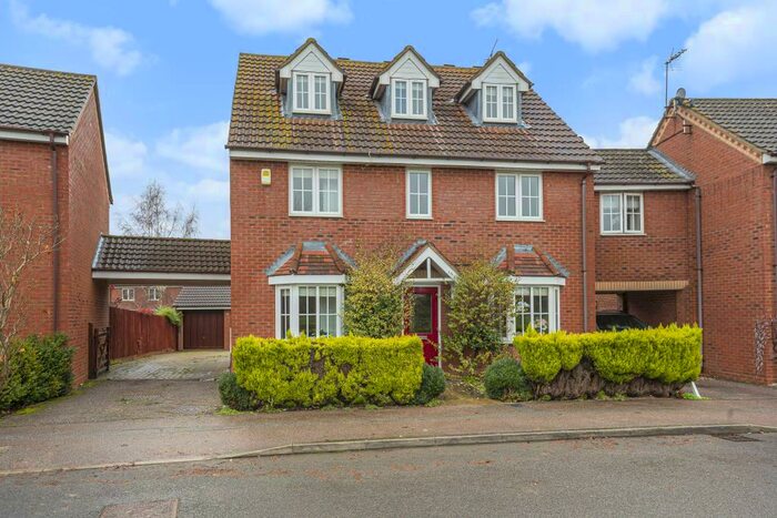 5 Bedroom Detached House For Sale In Calvert Green, Buckinghamshire, MK18