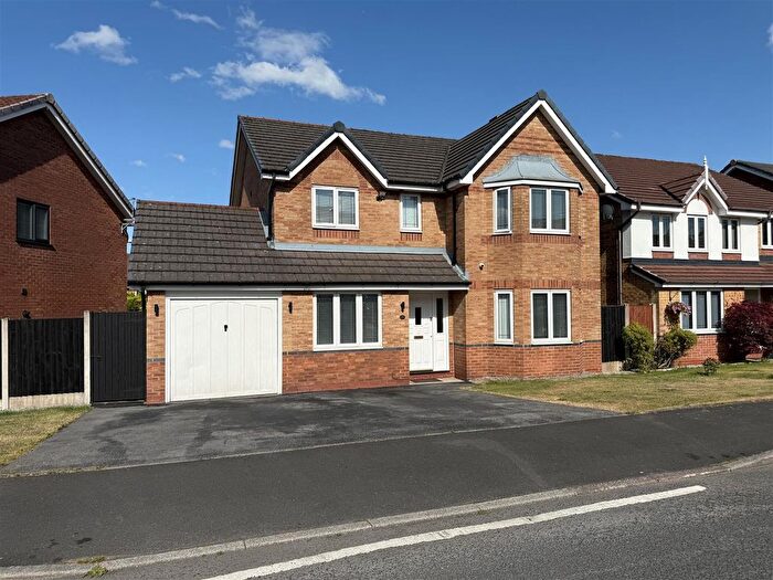 4 Bedroom Detached House For Sale In Cedar Avenue, Stalybridge, SK15