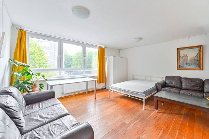 3 Bedroom Flat To Rent In Surrey Lane, Battersea, London, SW11