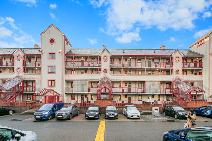 2 Bedroom Flat To Rent In Bowry House, Bow, E14