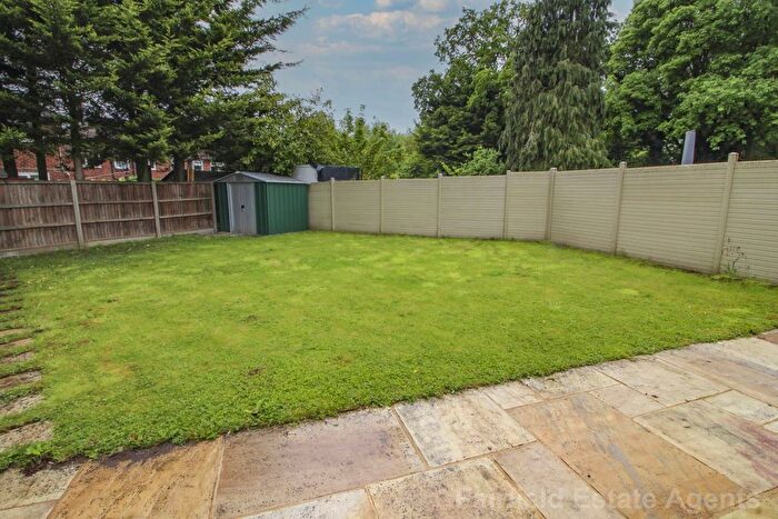 1 Bedroom Flat For Sale In Gleneagles Close, South Oxhey, WD19