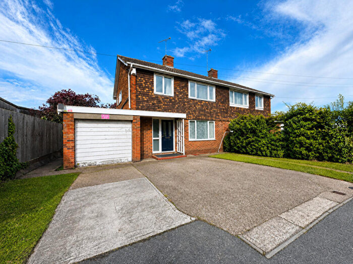 1 Bedroom Flat For Sale In Eldon Way, Hockley, SS5