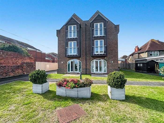 2 Bedroom Flat For Sale In The Anchorage, Stavordale Road, Weymouth, Dorset, DT4