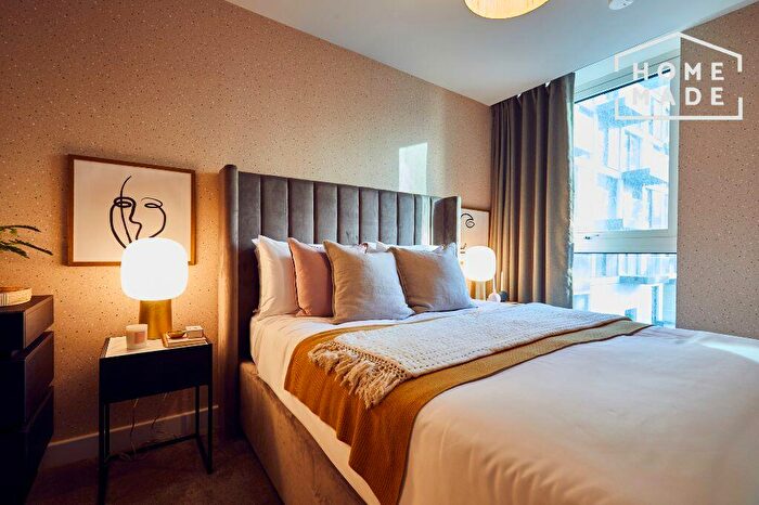 2 Bedroom Flat To Rent In Angel Gardens, M4