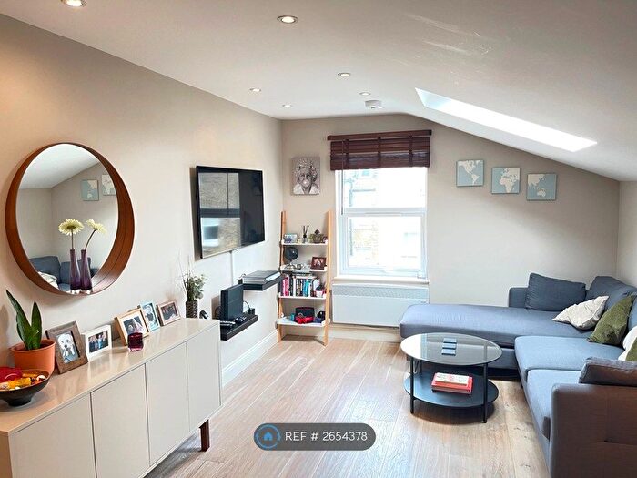 1 Bedroom Flat To Rent In Kingscourt Road, London, SW16
