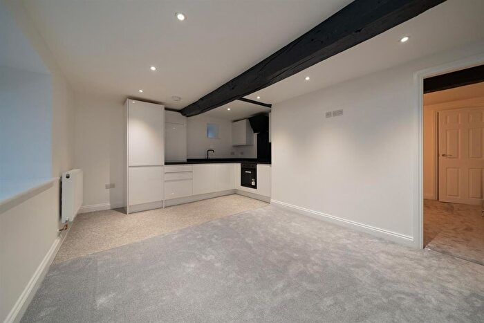 1 Bedroom Flat To Rent In Market Street, High Peak, SK23