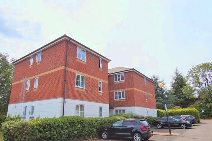 2 Bedroom Flat To Rent In Leigh Hunt Drive, Southgate, N14