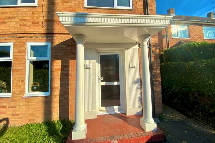 3 Bedroom Property To Rent In Woodford Way, Slough SL2