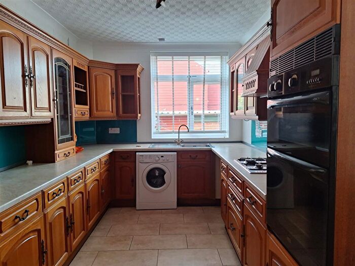 3 Bedroom House To Rent In Shady Side, Doncaster, DN4