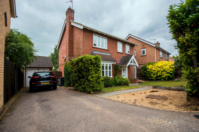 4 Bedroom Detached House To Rent In Martins Drive, Hertford, SG13