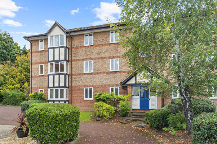 2 Bedroom Apartment For Sale In Fallow Rise, Hertford, Hertfordshire, SG13