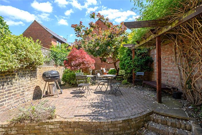 2 Bedroom Apartment To Rent In Barnsbury Road, Barnsbury, Islington, London, N1