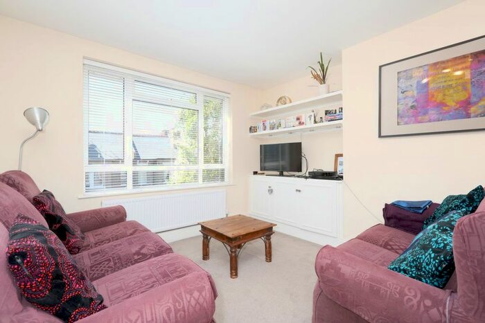 1 Bedroom Flat To Rent In Lofting Road, London, N1