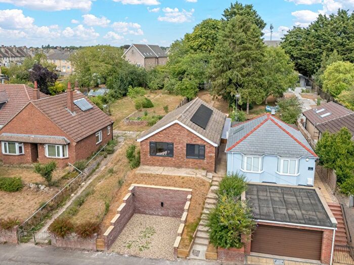 3 Bedroom Detached Bungalow For Sale In New Cheveley Road, Newmarket, CB8