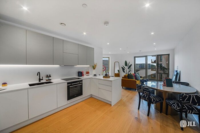 2 Bedroom Flat To Rent In Capital Interchange Way, Brentford, TW8