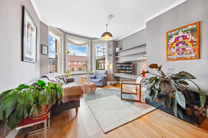 2 Bedroom Flat To Rent In Bethune Road, London, N16