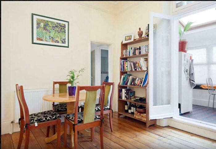 2 Bedroom Flat To Rent In Stanwick Road, London, W14