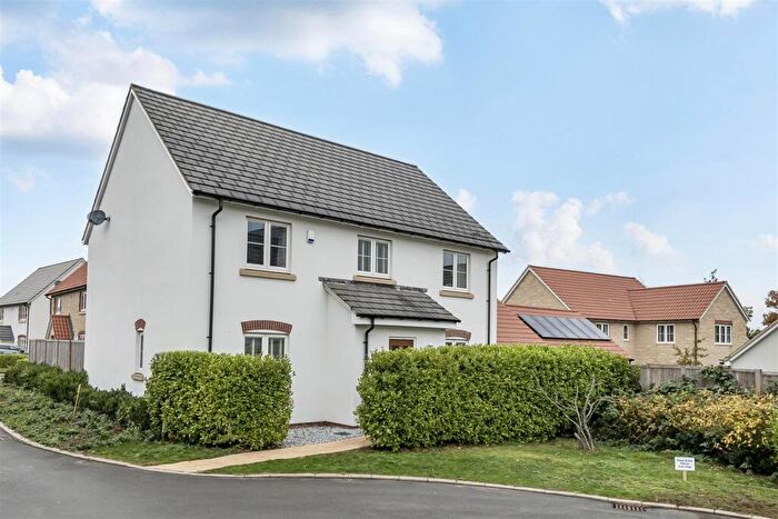 4 Bedroom Detached House For Sale In Studley Gardens, Studley, Calne, SN11