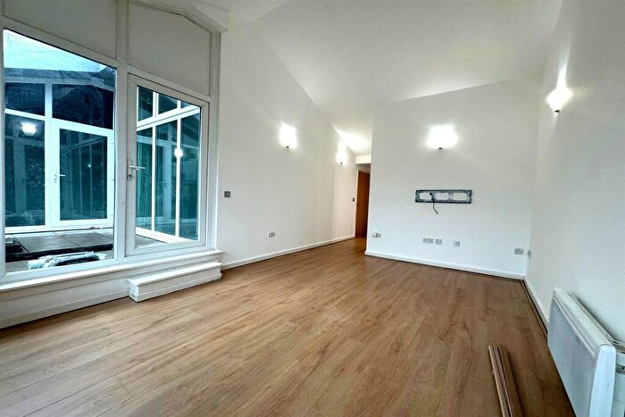 2 Bedroom Apartment To Rent In Grainstore, Canning Town, E16