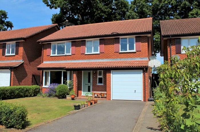 6 Bedroom Property To Rent In Frouds Close, Hook, RG27