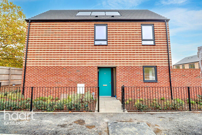 2 Bedroom End Of Terrace House For Sale In Sheppard Mews, Essex, SS14