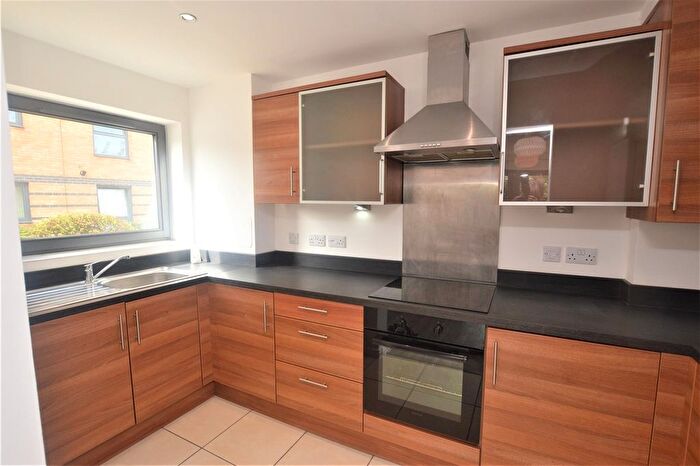 2 Bedroom Flat To Rent In Fountain Court, Ravens Close, Watford, WD18