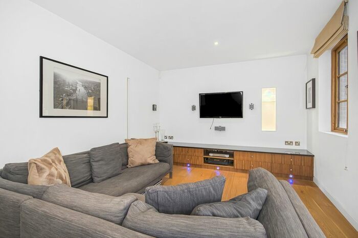 2 Bedroom Flat To Rent In Jamaica Road, London, SE1