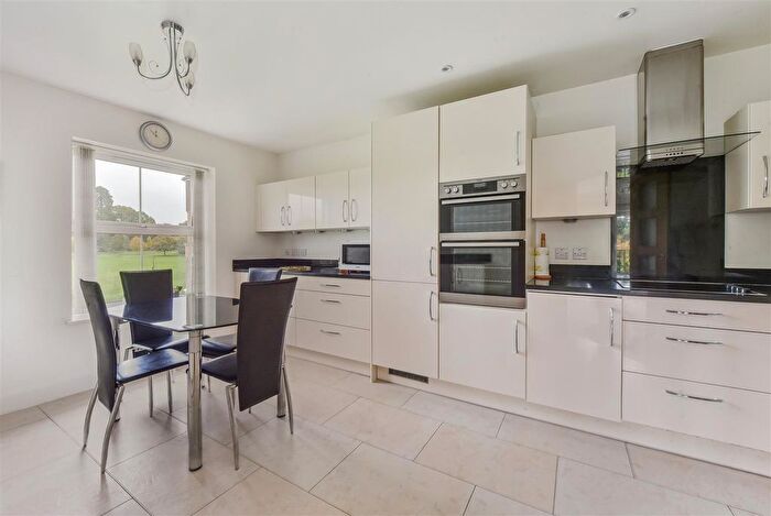 2 Bedroom Flat For Sale In Tudor Court, Liphook, GU30