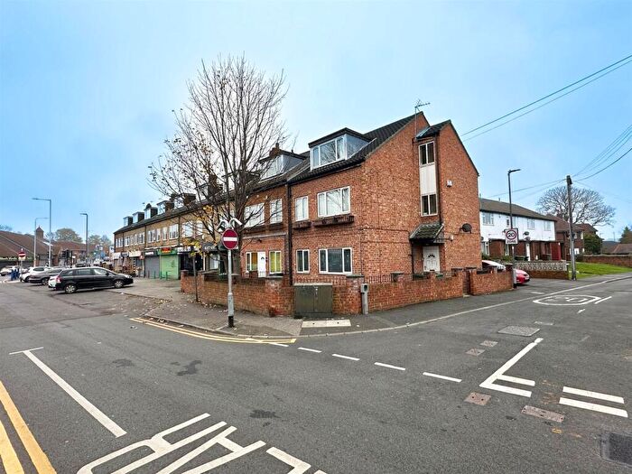 1 Bedroom Flat For Sale In Irwin Approach, Halton, Leeds, West Yorkshire., LS15