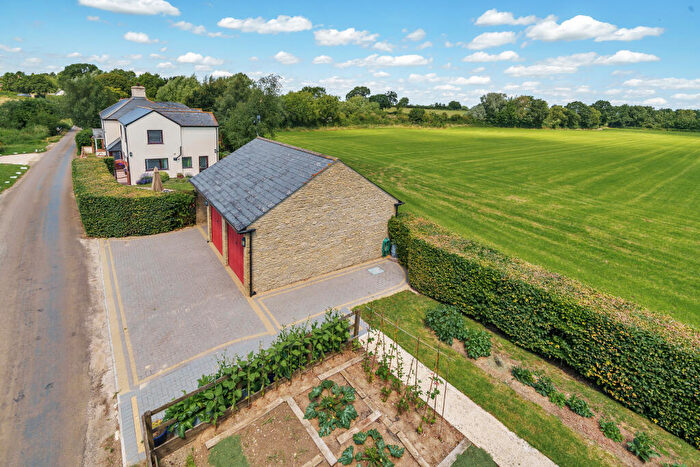 4 Bedroom Semi-Detached House For Sale In Greenway, Tockenham, SN4