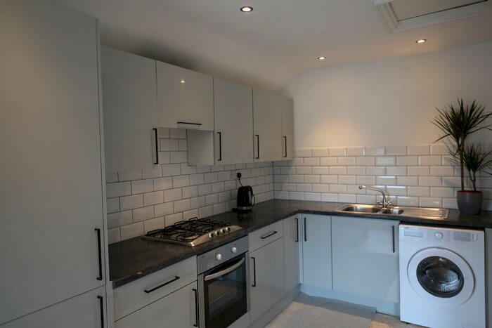 2 Bedroom Flat To Rent In Waverley Grove, Southsea, PO4