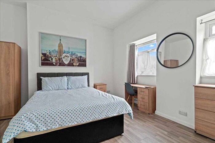 2 Bedroom Apartment To Rent In Clifton Place, Plymouth, PL4