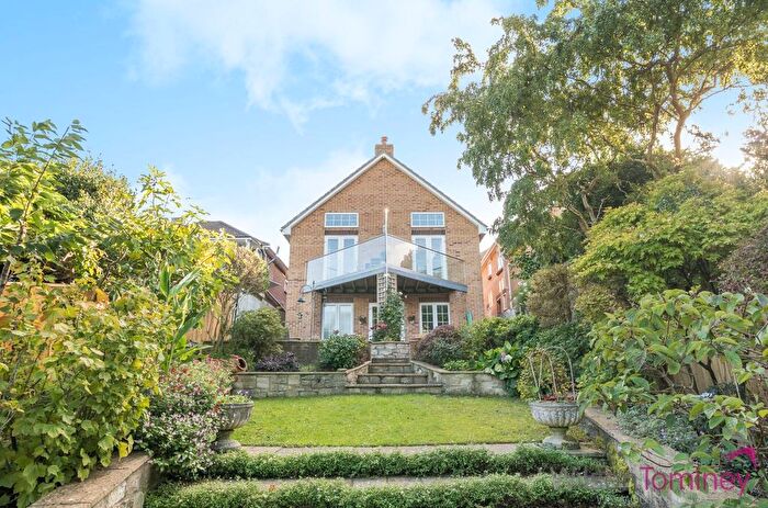 3 Bedroom Detached House For Sale In Weyview Crescent, Weymouth, DT3