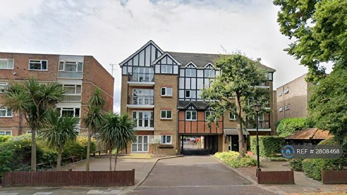 2 Bedroom Flat To Rent In Chartwell Lodge, Beckenham, Kent, BR3