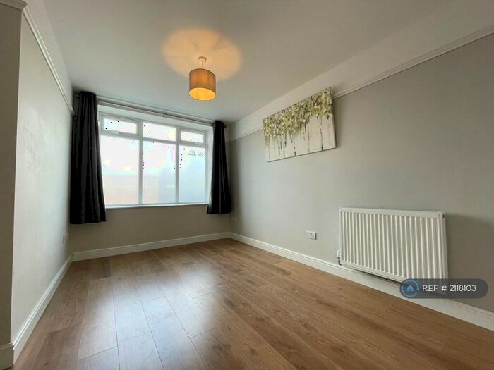 1 Bedroom Flat To Rent In Porthill, Newcastle U Lyme, ST5