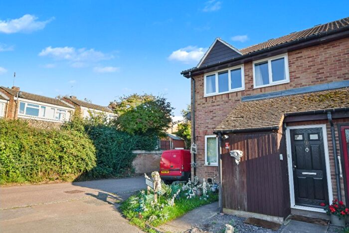 1 Bedroom Apartment For Sale In Weydon Lane, Farnham, Surrey, GU9