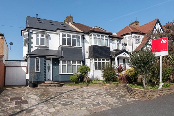 5 Bedroom Semi Detached House For Sale In Osidge Lane, Southgate, London, N14