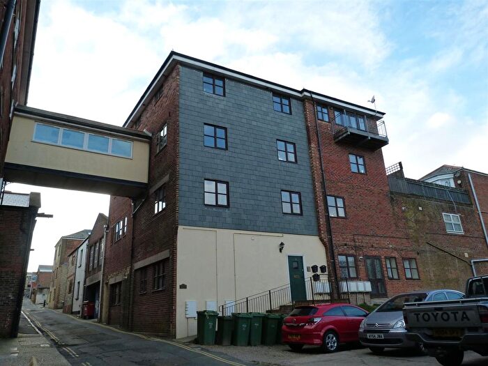 2 Bedroom Flat For Sale In Keats House, Ryde, PO33