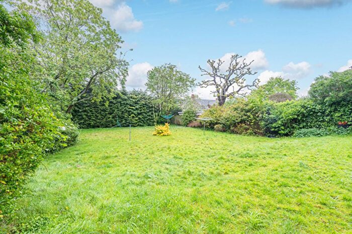 1 Bedroom Flat To Rent In Pendennis Road, Streatham, London, SW16