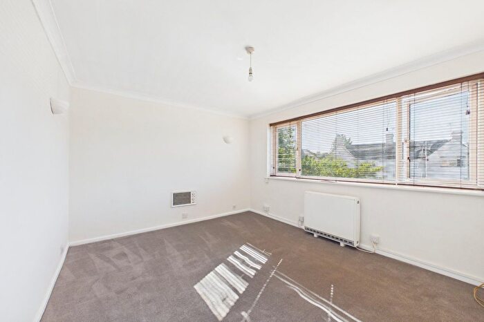 1 Bedroom Flat To Rent In Cookham Road, Maidenhead, Berkshire, SL6