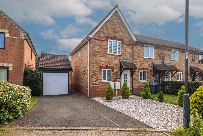 2 Bedroom End Of Terrace House For Sale In Steeping Road, Rugby, Warwickshire, CV23